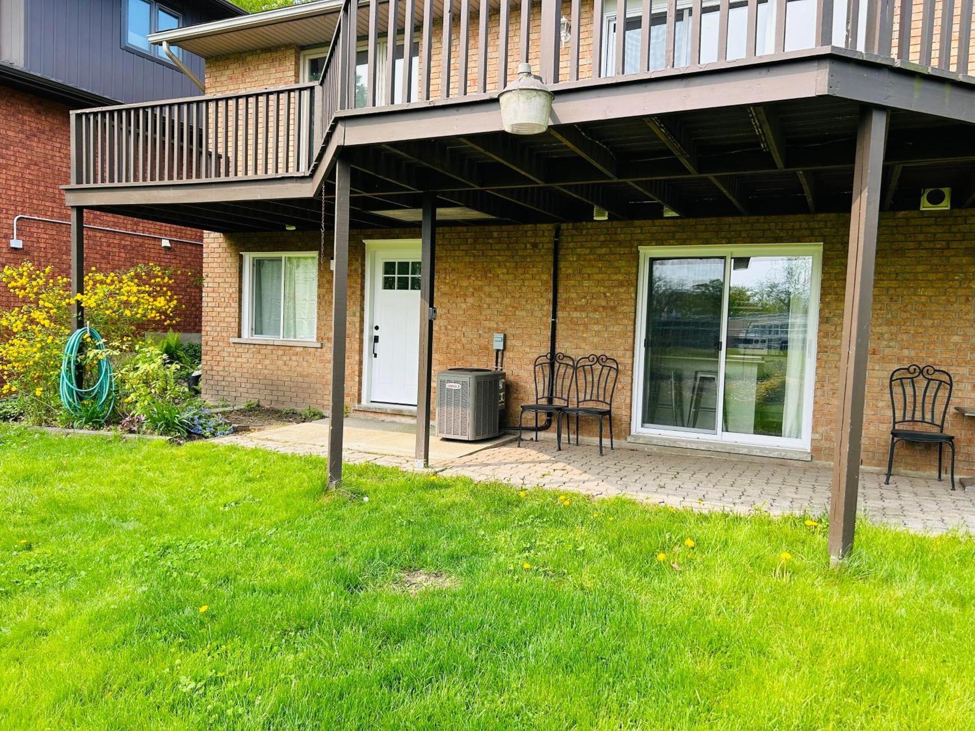 New Private Walkout Floor Suite, Private Entrance Kitchener Exterior photo