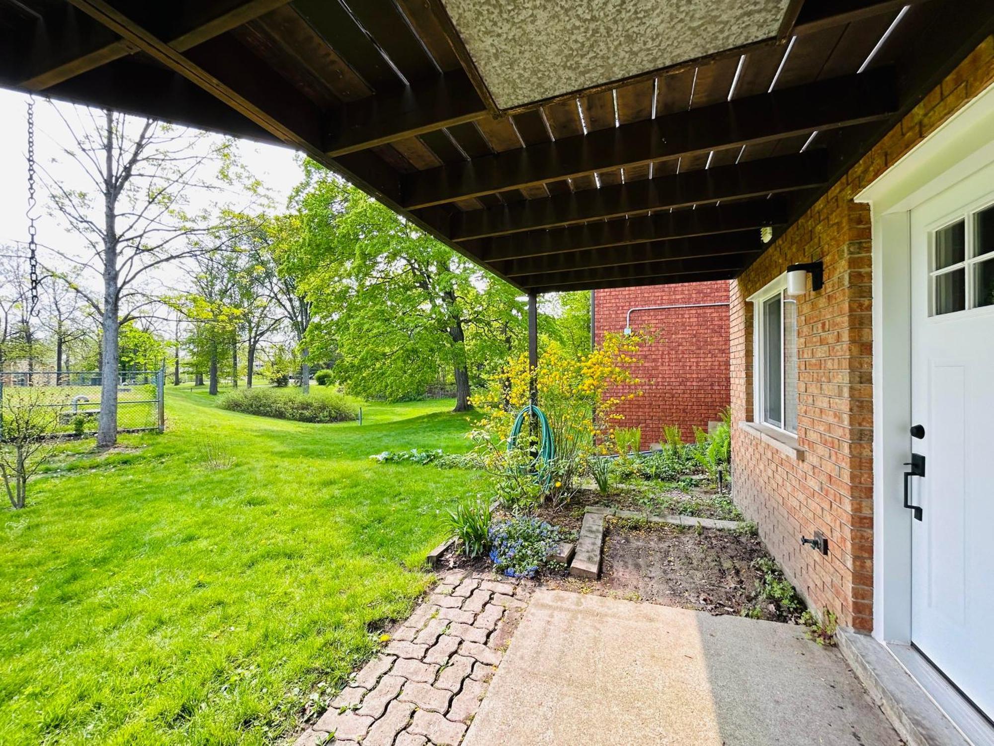 New Private Walkout Floor Suite, Private Entrance Kitchener Exterior photo